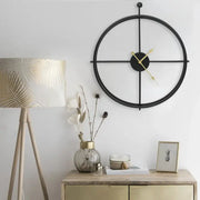Strakke ijzeren wandklok met elegante en delicate uitstraling - Wandklokken