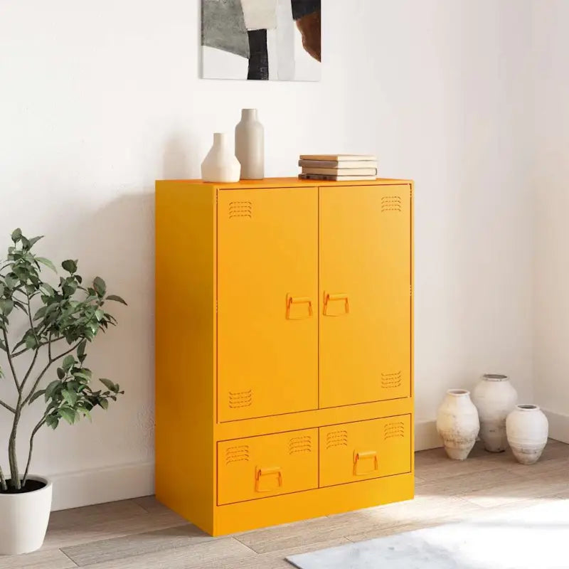 Trendy hoge kast met koudgewalst staal en unieke charme - Dressoirs & buffetkasten