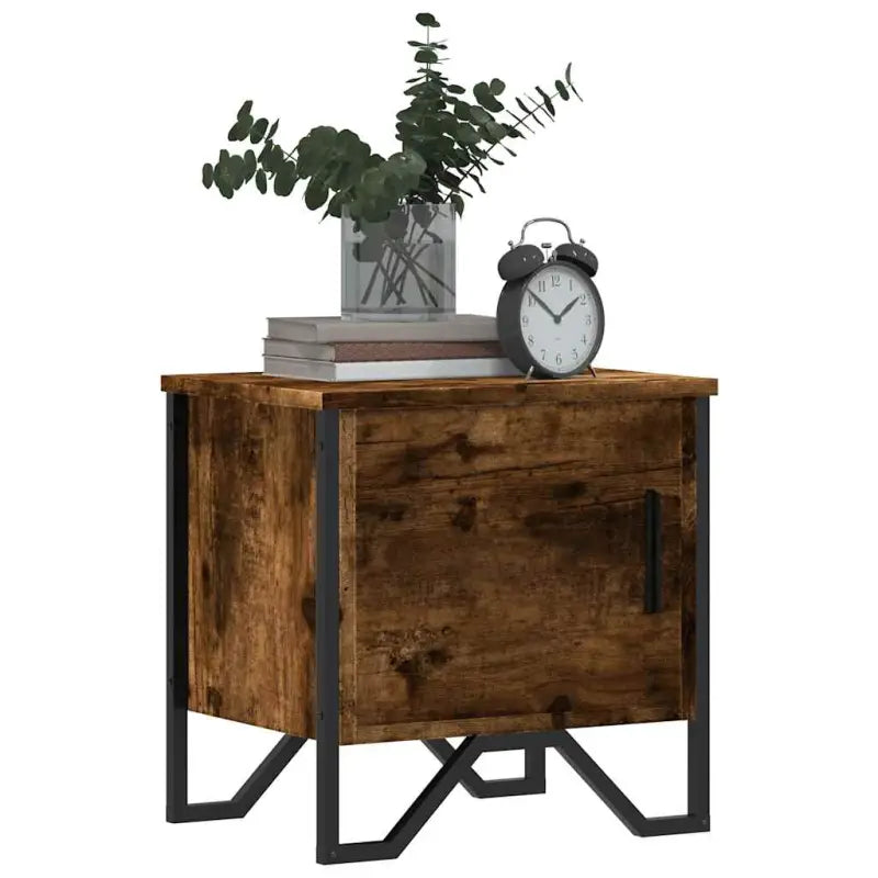 Trendy nachtkastje met metalen poten en bewerkt hout voor je interieur - Nachtkastjes
