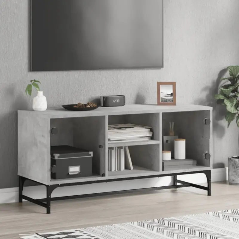Tv-meubel met glazen deuren en bewerkt hout voor een stijlvolle inrichting - Tv-meubels