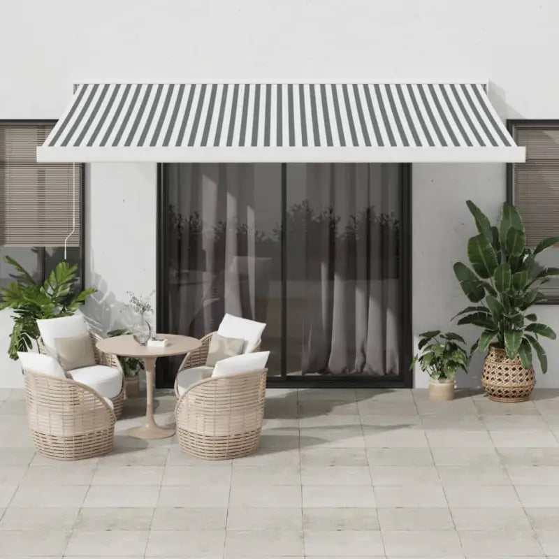 Uittrekbare luifel met aluminium frame voor koele tuinplekken - Antraciet en wit / 450 x 300 cm / 1 - Zonwering