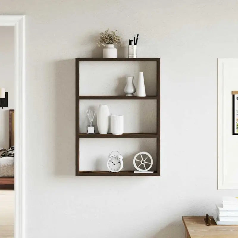 Wandplank van bewerkt hout voor decoratie en praktische opbergruimte - Wandplanken